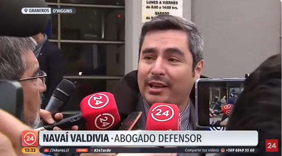 Navaí Valdivia durante una entrevista de prensa como abogado defensor